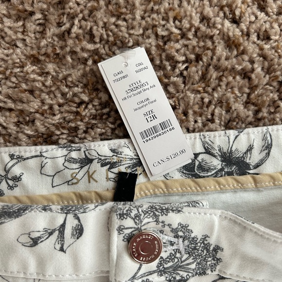 NWT White House Black Market Floral Skinny Jeans (size 12) - Picture 3 of 7